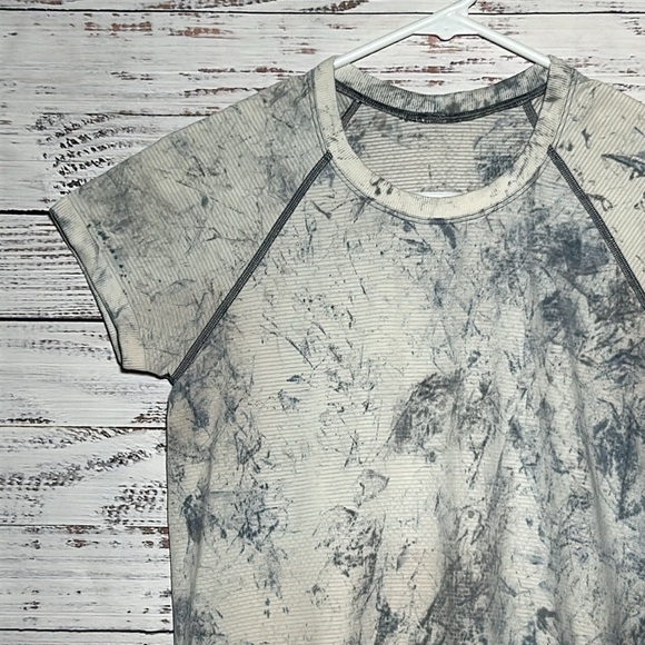 Lululemon Swiftly Tech Short Sleeve 2.0 MultiDye
Multi Dye White Grey Black 8 - Picture 8 of 17